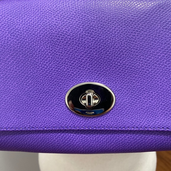 NWOT Authentic Coach Legacy Penny Tassel Turn-lock - Picture 2 of 8